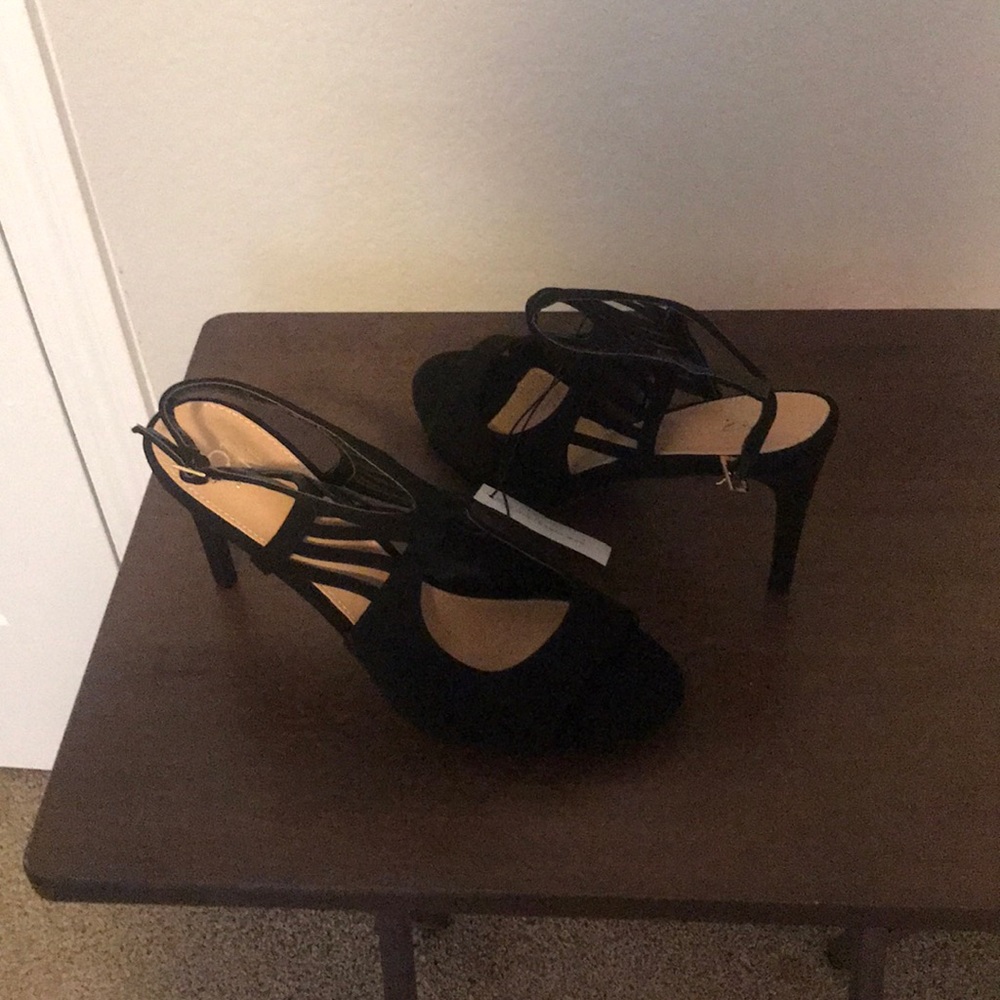 Sexy black heels size 10. Brand new.